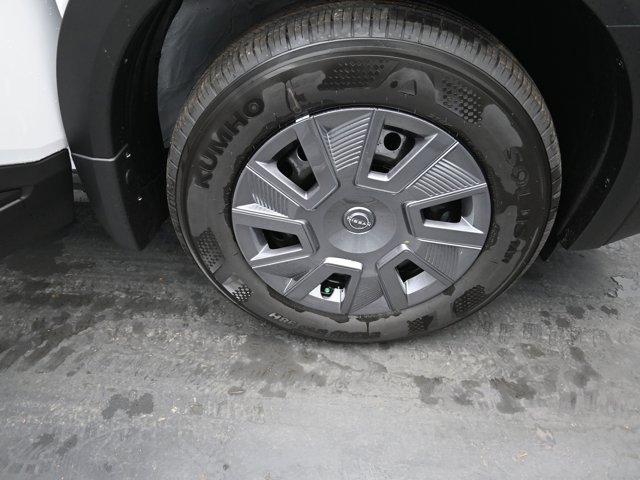 Vehicle image 41 of 44
