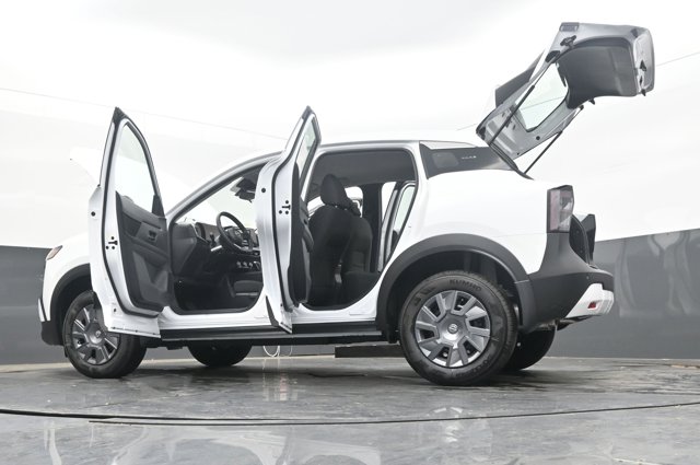 Vehicle image 28 of 44