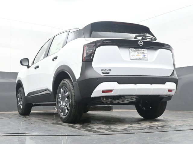 Vehicle image 18 of 44