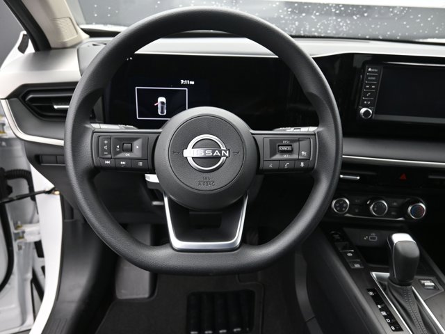 Vehicle image 32 of 44