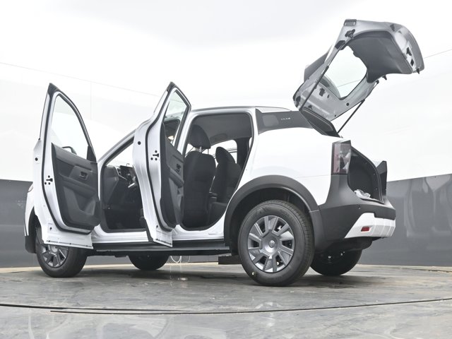 Vehicle image 30 of 43