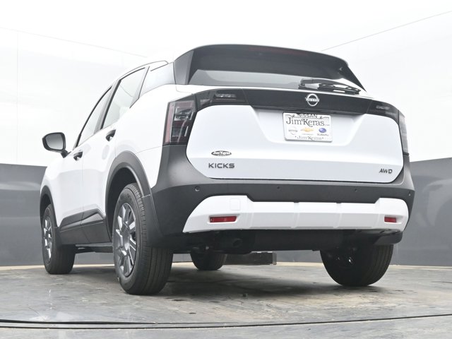 Vehicle image 27 of 43