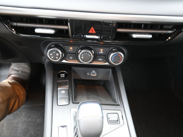 Vehicle image 38 of 43