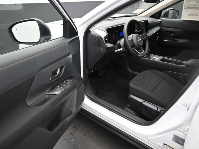 Vehicle image 32 of 43