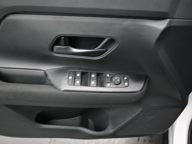 Vehicle image 33 of 43