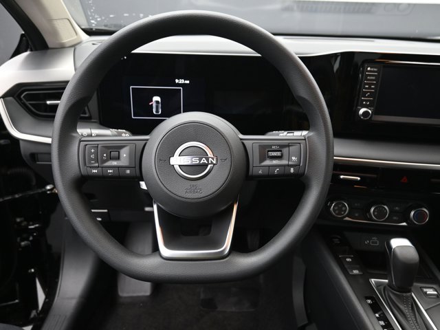 Vehicle image 32 of 44