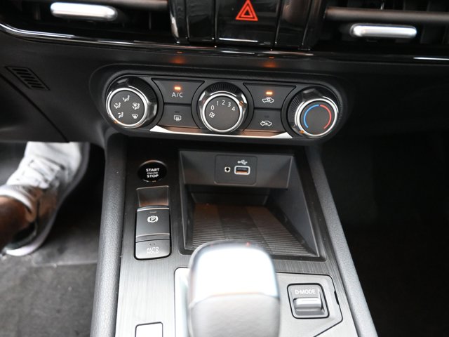 Vehicle image 38 of 43