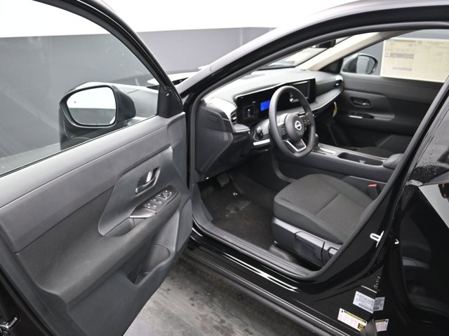 Vehicle image 32 of 43