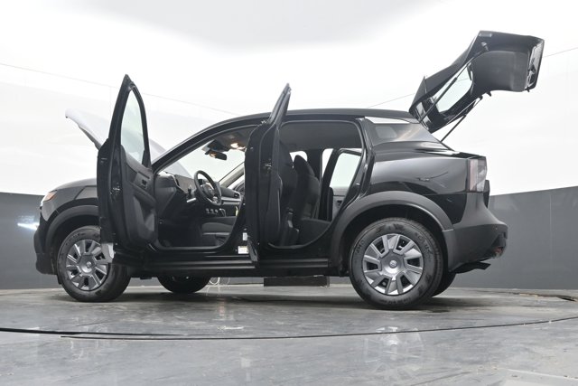Vehicle image 29 of 43