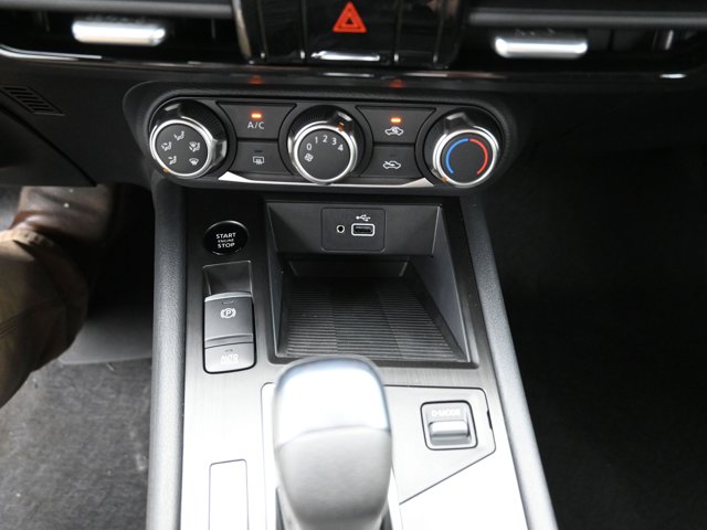 Vehicle image 36 of 43