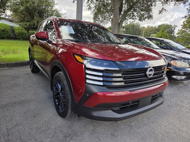 2025 Nissan Kicks SR Image 2 of 5