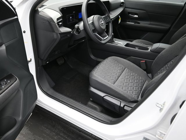 Vehicle image 34 of 45