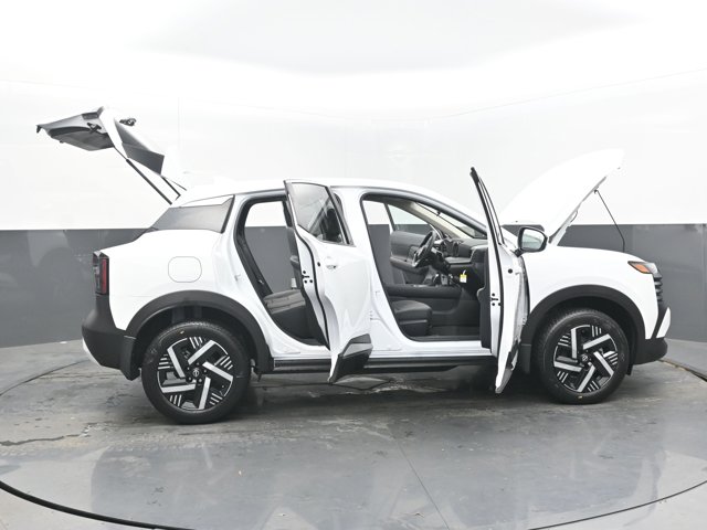 Vehicle image 23 of 45