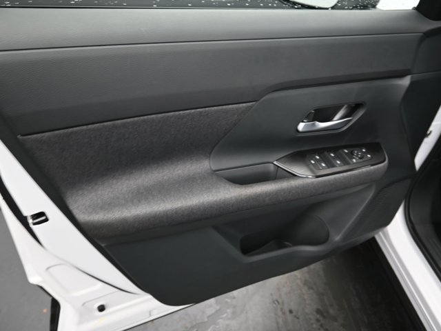 Vehicle image 33 of 45