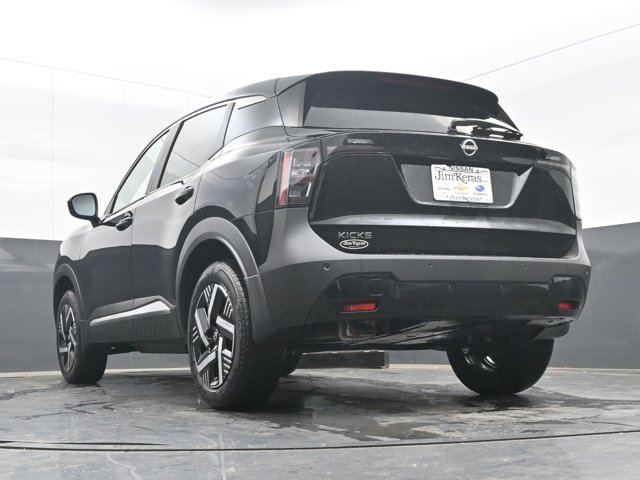 Vehicle image 23 of 45