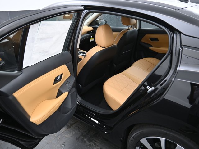 Vehicle image 35 of 44
