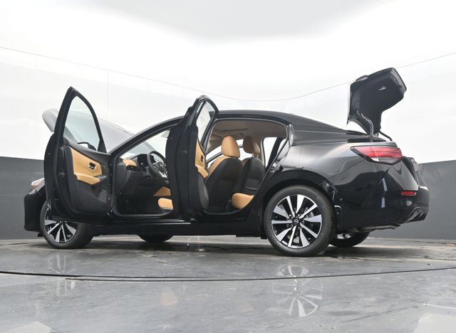 Vehicle image 26 of 44