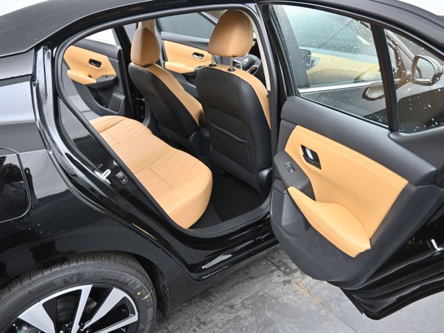 Vehicle image 37 of 44