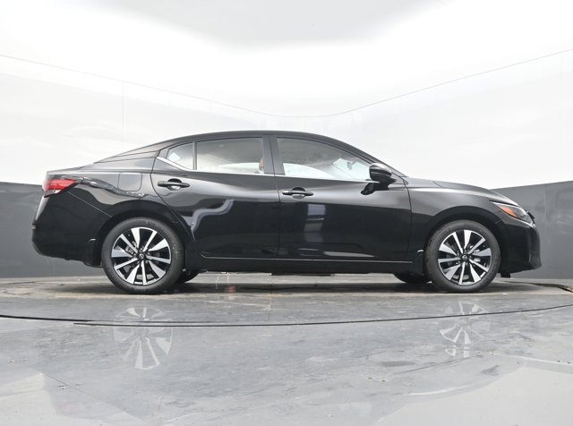 Vehicle image 16 of 44