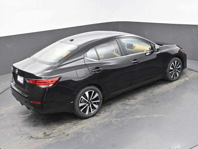 Vehicle image 21 of 44