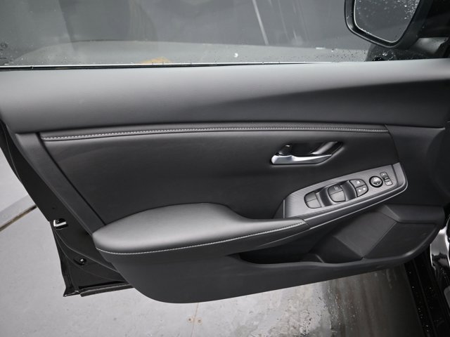 Vehicle image 32 of 45