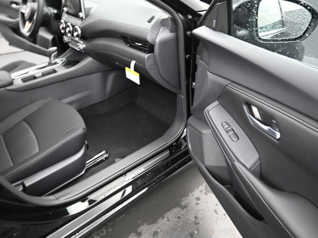 Vehicle image 41 of 45
