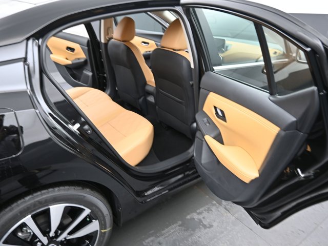 Vehicle image 36 of 44