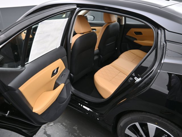 Vehicle image 34 of 44
