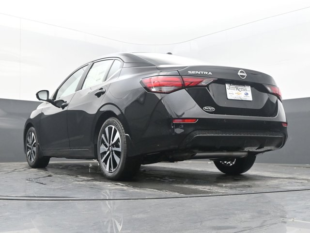Vehicle image 21 of 44