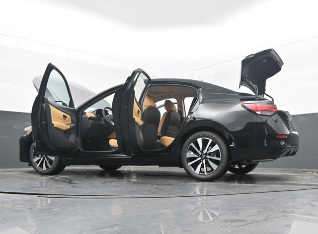 Vehicle image 25 of 44