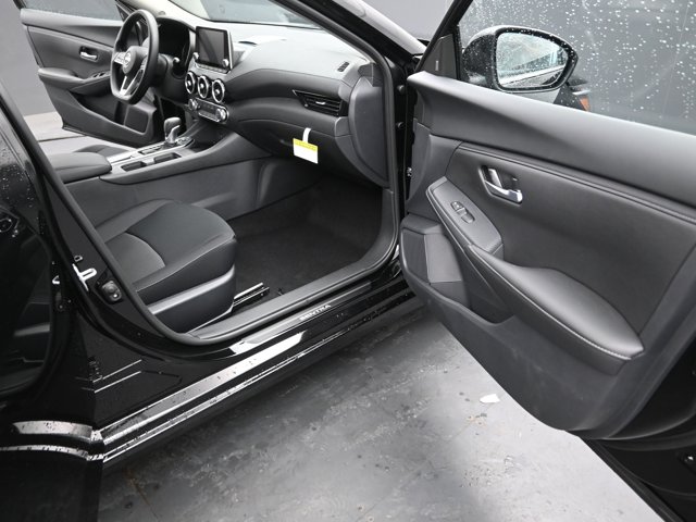 Vehicle image 40 of 44