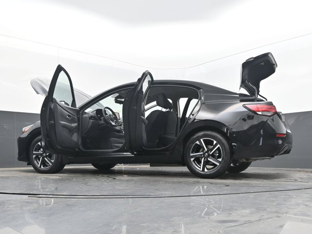 Vehicle image 27 of 44