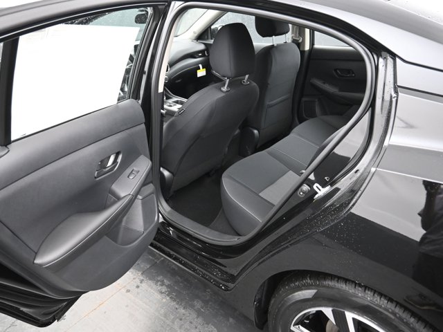 Vehicle image 37 of 44