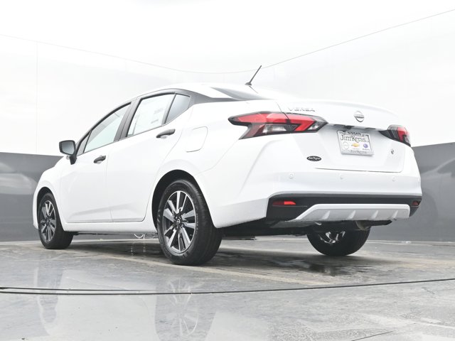 Vehicle image 17 of 45