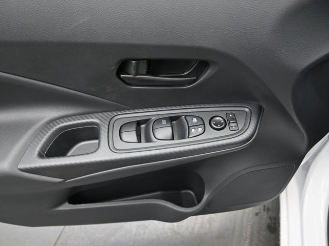 Vehicle image 33 of 45
