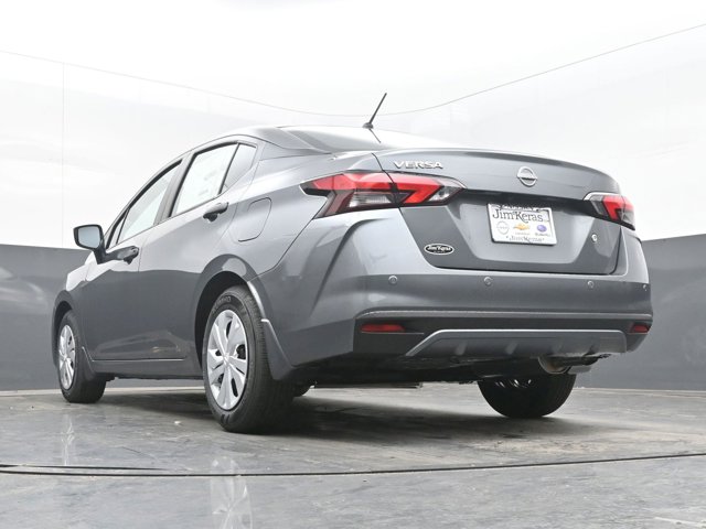 Vehicle image 17 of 44