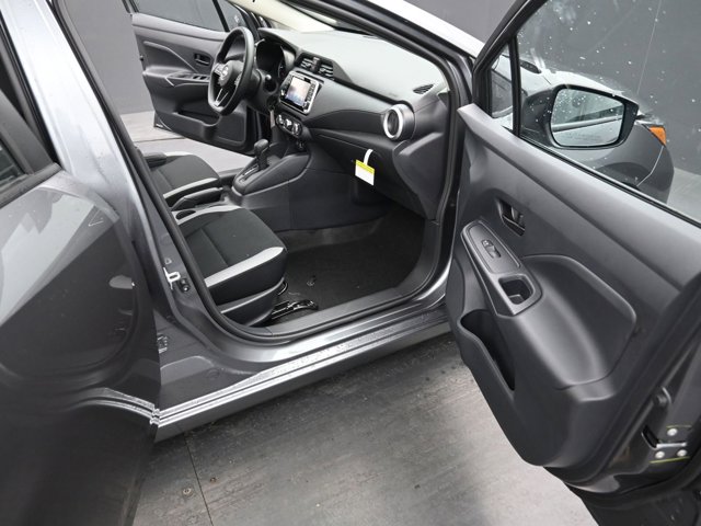Vehicle image 41 of 44