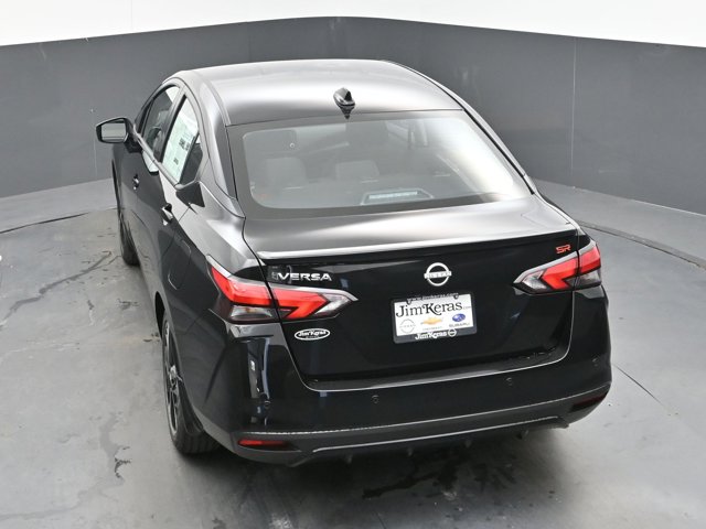 Vehicle image 41 of 44