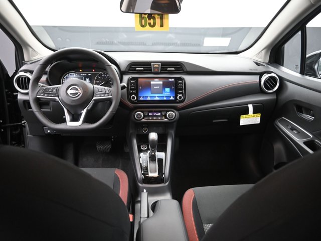 Vehicle image 33 of 44