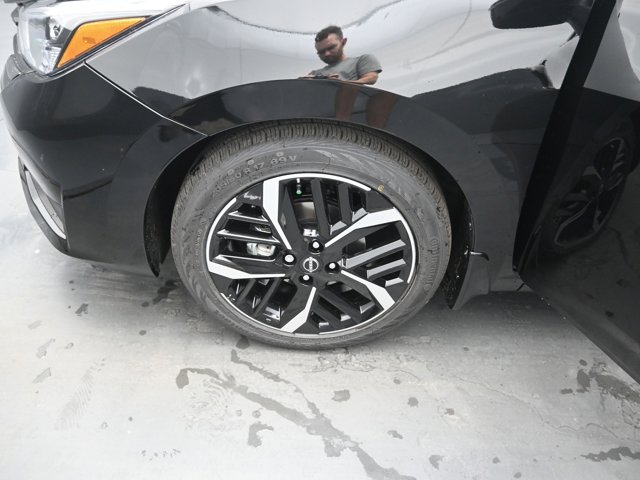 Vehicle image 32 of 44