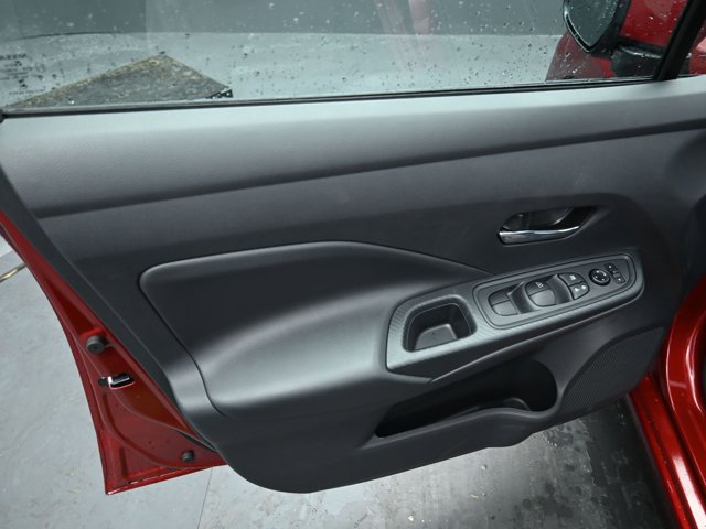 Vehicle image 33 of 45