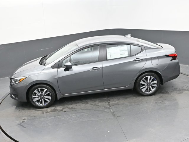 Vehicle image 21 of 45