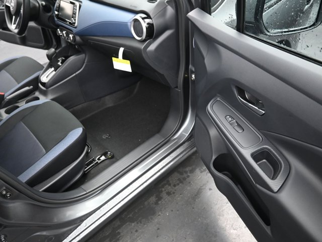 Vehicle image 43 of 45