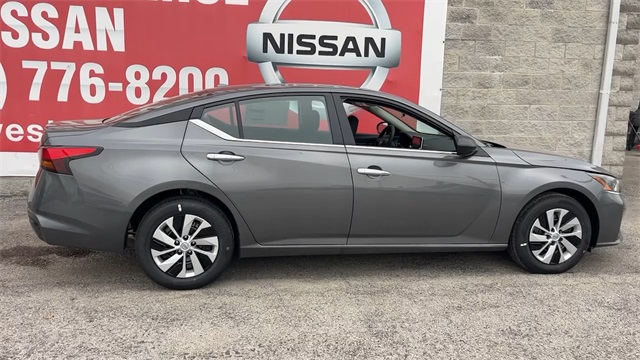 Vehicle image 10 of 27