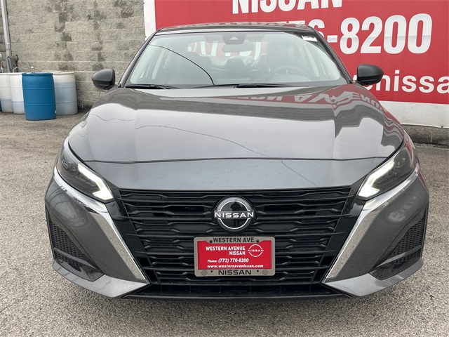 Vehicle image 4 of 27
