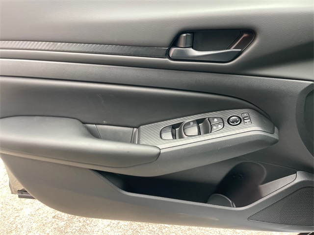 Vehicle image 26 of 27