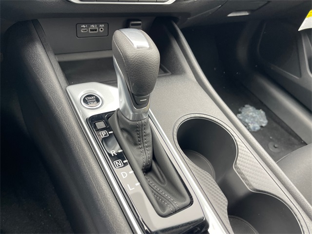 Vehicle image 24 of 27