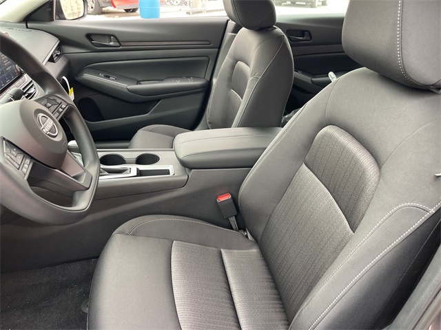 Vehicle image 16 of 27