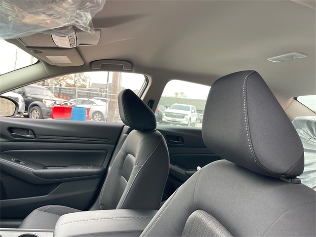 Vehicle image 17 of 27