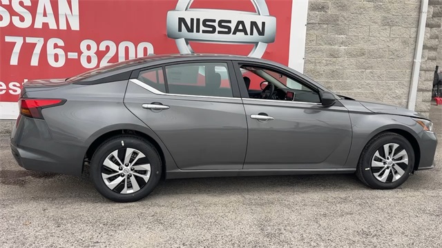 Vehicle image 9 of 27